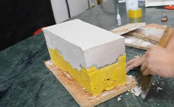模具硅橡膠成型后怎樣制作外模？