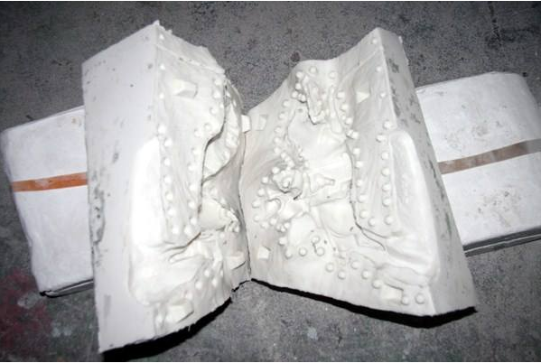 如何避免模具硅膠制品破裂？